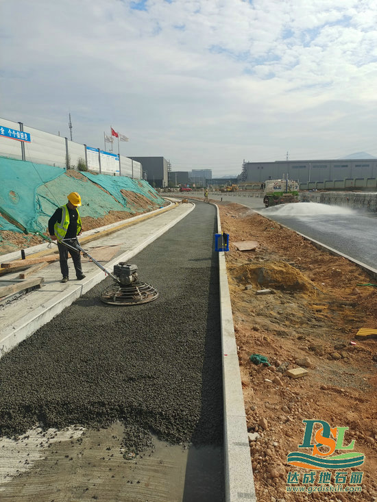 廣州黃埔市政道路【透水混凝土】開(kāi)始施工啦！